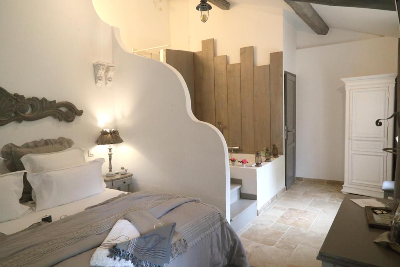 Maison D'Hotes "Les Ecuries Du Mas" Lamanon Zewnętrze zdjęcie