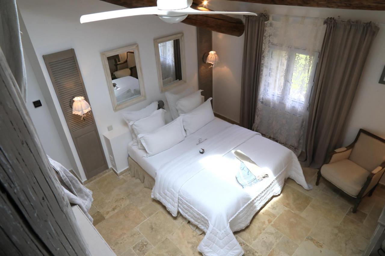 Maison D'Hotes "Les Ecuries Du Mas" Lamanon Zewnętrze zdjęcie