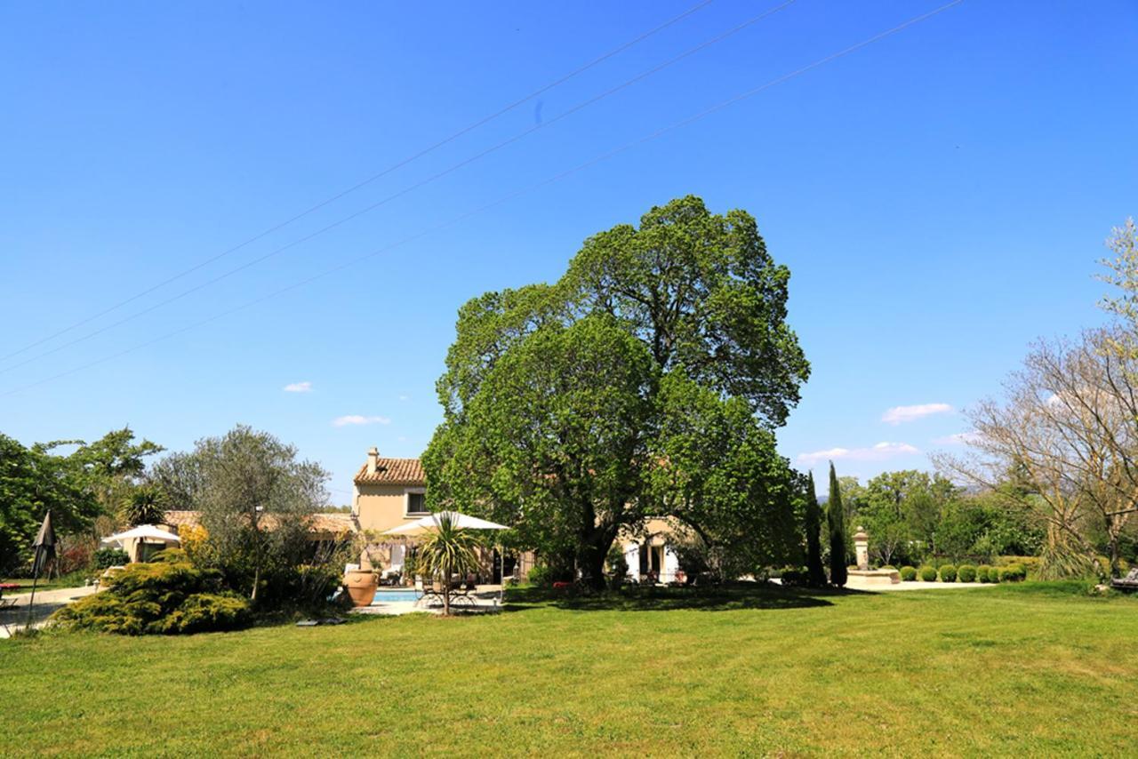 Maison D'Hotes "Les Ecuries Du Mas" Lamanon Zewnętrze zdjęcie