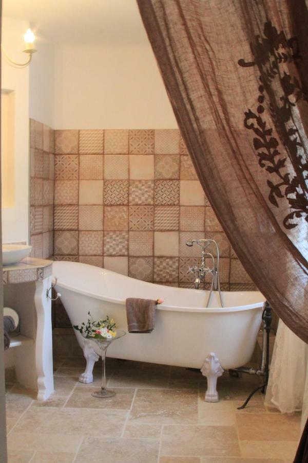 Maison D'Hotes "Les Ecuries Du Mas" Lamanon Zewnętrze zdjęcie